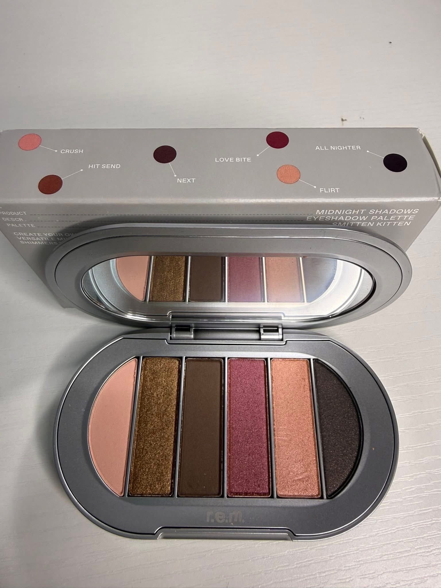 R.E.M Eyeshadow Pallet